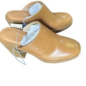 A new Day tan‎ clogs 4 inch NWT